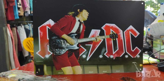 Angus Young(AC/DC)-метална табела(плакет), снимка 2 - Китари - 45687575