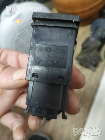 Бутон подгрев , задно стъкло за VW GOLF III , 3 , 1H0959621, снимка 2 - Части - 52753687