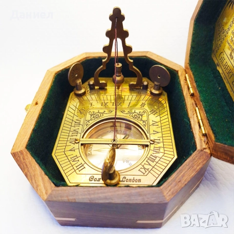 Компас със слънчев часовник от масивен бронз в дървена кутия, снимка 3 - Подаръци за мъже - 45080461