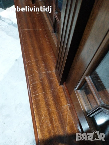 Витрина-шкаф Chesterfield махагон, снимка 3 - Секции и витрини - 53432459