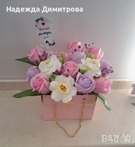 Чанта със  сапунени  цветя. , снимка 1 - Подаръци за жени - 45803904