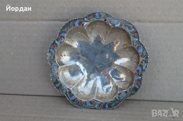 Сребърна чинийка/поднос с емайл, снимка 2 - Други ценни предмети - 50109428