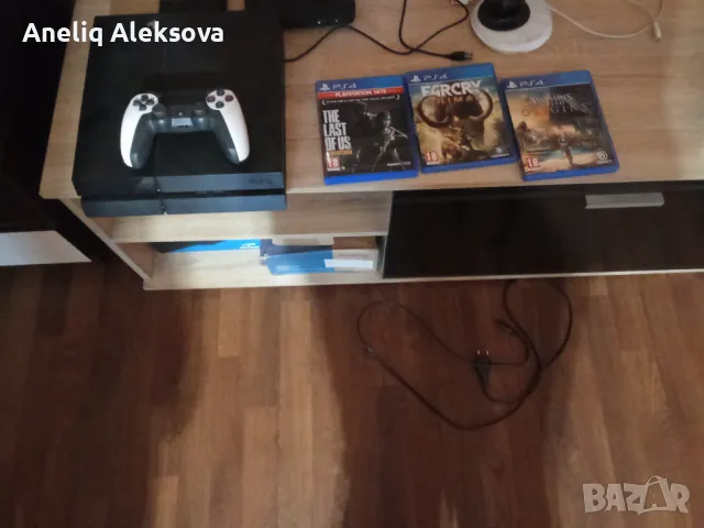 Продавам  PS4 конзола подходяща за подарък + 3 броя нови игри , снимка 1 - PlayStation конзоли - 47989678