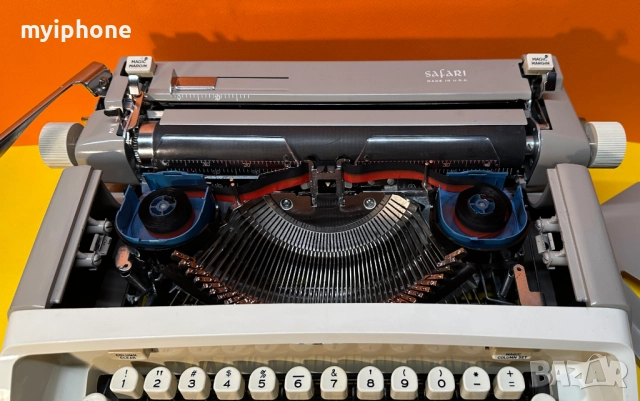 Пишеща Машина Royal Made in USA 3 Цвята Qwerty клавиатура топ състояние, снимка 4 - Антикварни и старинни предмети - 52675993