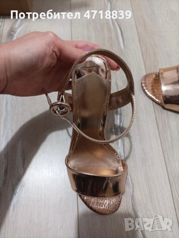 Златисти обувки на ток, снимка 2 - Дамски обувки на ток - 53295079