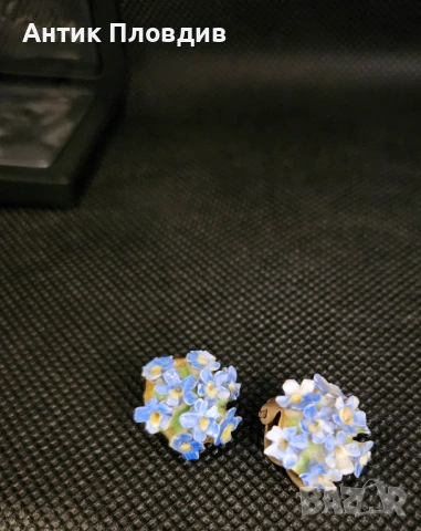 Винтидж обеци клипс „Незабравки“ – порцелан, снимка 4 - Антикварни и старинни предмети - 53720046
