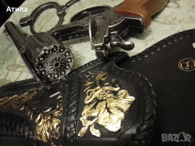 пистолет с 12 броя капси метален, снимка 2 - Антикварни и старинни предмети - 52894159