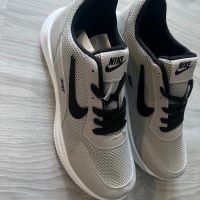 Нови маратонки Nike размер 42, снимка 1 - Маратонки - 45170832