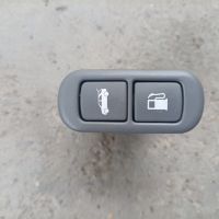 Ключове ( бутони ) за отваряне на багажника и  капачката на резервоара за Киа Соренто - Kia Sorento , снимка 1 - Части - 45641556