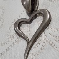 Сребърна висулка сърце 4 грама , снимка 1 - Колиета, медальони, синджири - 45573377