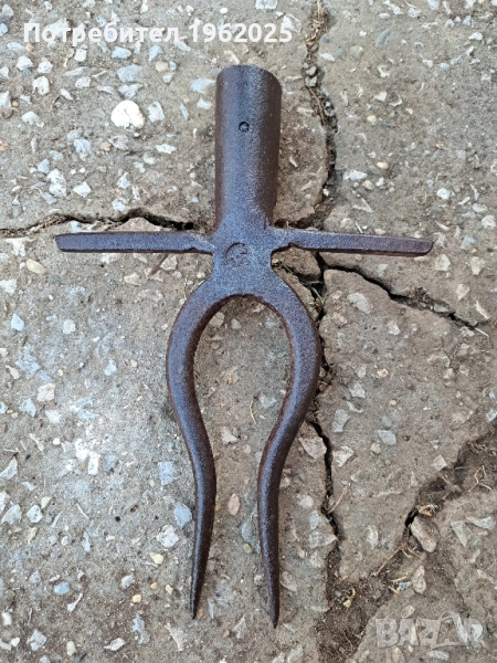 Стара Ръчно кована вила за цвекло, снимка 1