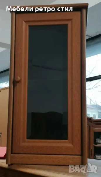 Малко, стилно помощно шкафче - витрина със стъклен рафт ''Vossheider Mobelgalerie''., снимка 1