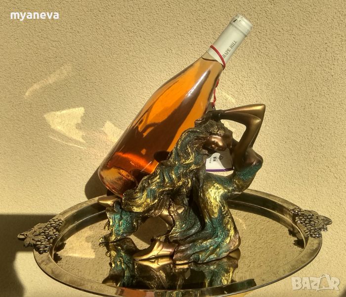 Статуетка горска нимфа,олицетворение на природните сили и поставка за вино., снимка 1
