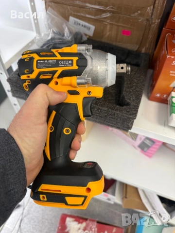 Акумулаторен гайковерт, снимка 5 - Други инструменти - 53694228