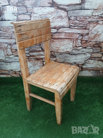 Детско дървено столче 