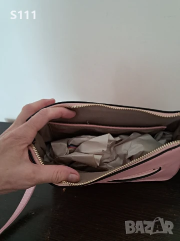 Чисто нова прекрасна чантичка в розово за през рамо, снимка 5 - Чанти - 50656355