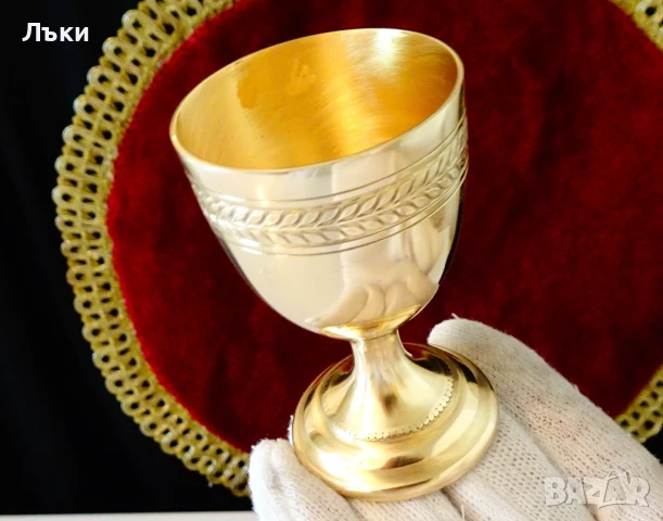 Бронзова чаша за ракия,лавров венец. 