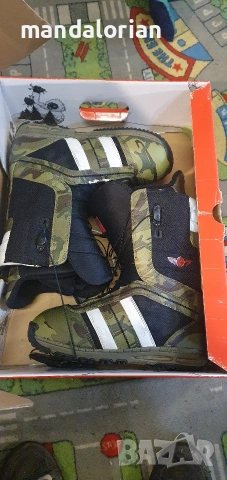 Burton Ruler size 43.5 snowboard 