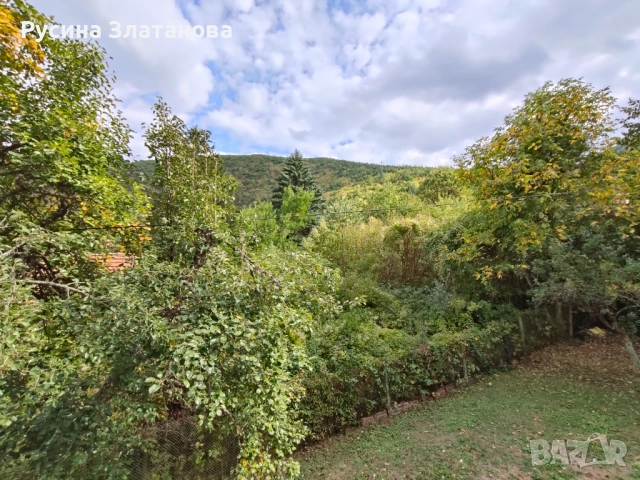 Продавам обзаведена двуетажна къща в с. Владо Тричков, снимка 13 - Къщи - 52330117