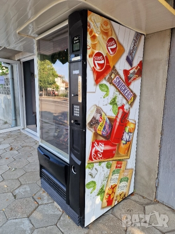 Вендинг машина Necta Sfera Rondo за храна и напитки хладилен 