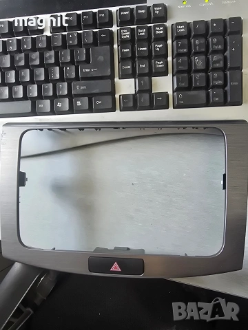 3AA858069H Лайсна средна конзола табло с бутон аварийни светлини Volkswagen Passat B7