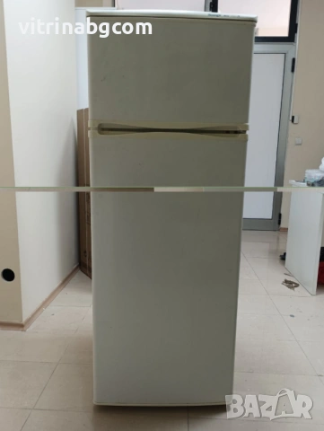 Хладилник с фризер Snaige в добро състояние, снимка 2 - Хладилници - 53776009