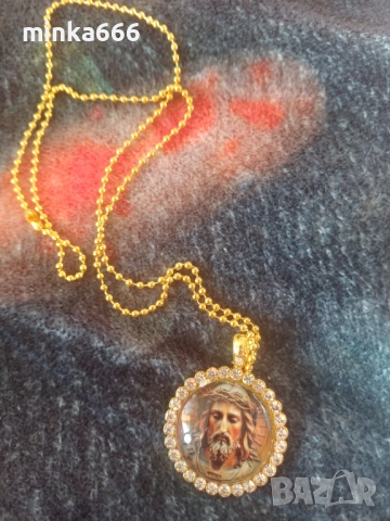 Позлатени колие с медальон, снимка 3 - Колиета, медальони, синджири - 53111155
