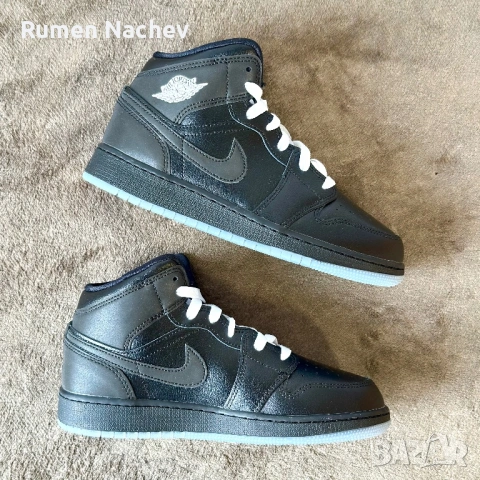 оригинални Jordan 1 Mid 37,5, снимка 5 - Маратонки - 53939247