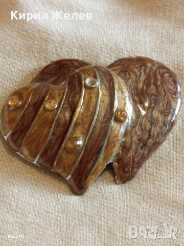 ВИСУЛКА във ФОРМАТА на ДВЕ СЪРЦА с КАФЯВ и ЗЛАТИСТ ЕМАЙЛ и КРИСТАЛИ 39853, снимка 5 - Колиета, медальони, синджири - 52501760