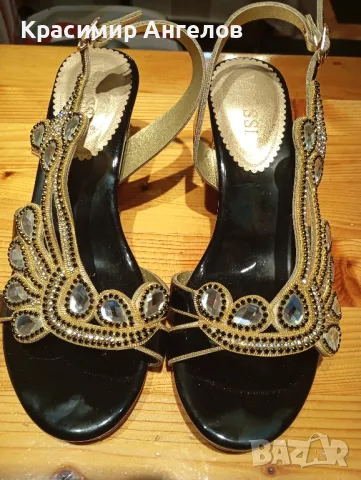 Дамски сандали с камъни 