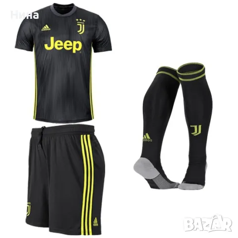 Спортен екип на Juventus от Adidas, с името на Ronaldo