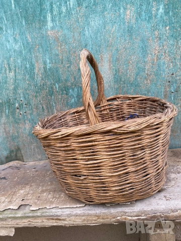 Старинна плетена кошница ; хармоника Opera; 
