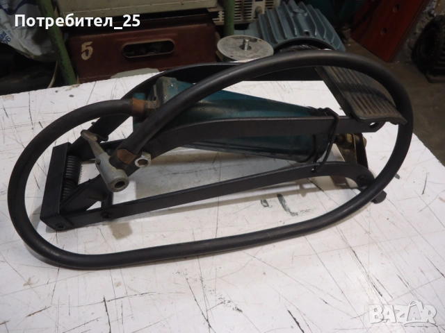 Крачна помпа за гуми