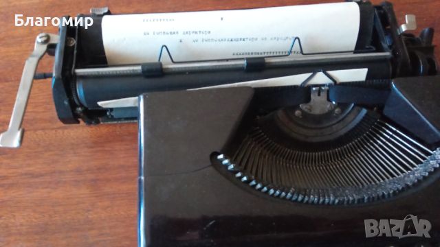 Рядка пишеща машина Olympia Plana, снимка 4 - Антикварни и старинни предмети - 45314234