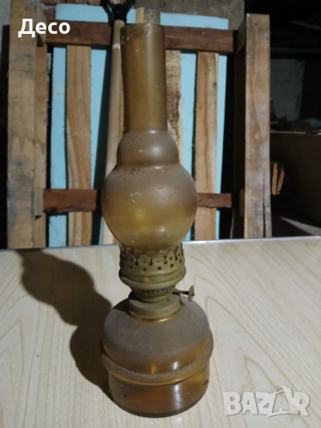 Стара стъклена газова лампа.