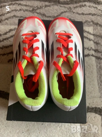 Футболни бутонки 30 1/2, снимка 5 - Детски маратонки - 53945694