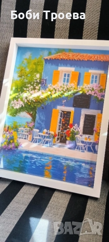 Живописна синьо-жълта картина на морска къща с балкон с цветя, снимка 3 - Картини - 51966466