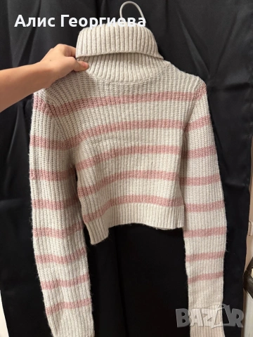 Бяло-розов пуловер