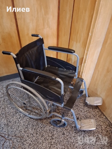 Инвалидни стол и количка