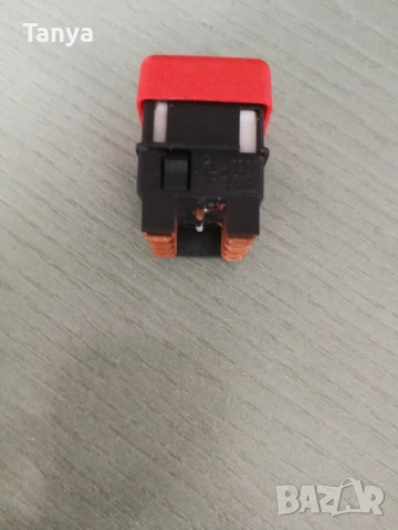 Превключвател за аварийни светлини "червен куб" 12V 8A   8-пинов за LUBLIN HONKER 769893989, 9750000, снимка 3 - Части - 52535914