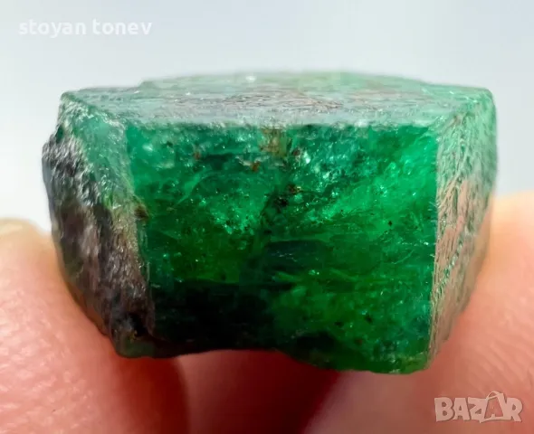 Голям изумруден кристал в топ зелен цвят - 18.50кт.! Нов!, снимка 15 - Други - 49831370