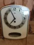 стенен часовник прим 1957 година произведен работещ предлага се без ключ, снимка 1