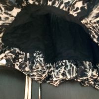 Шик черно и бяло на штрихи рокля балон , снимка 3 - Рокли - 45483610