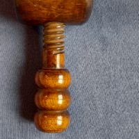 Дървен уред за чупене на орехи , снимка 2 - Антикварни и старинни предмети - 45568366