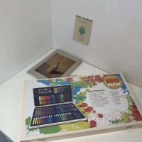 Детски комплект за рисуване - 180 части. Куфарът е изработен от дърво. Съдържа - 20 бр. цветни молив, снимка 3 - Рисуване и оцветяване - 45688056