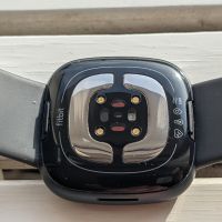 Smartwatch часовник FitBit Sense 2 + USB кабел зарядно!, снимка 3 - Смарт гривни - 45195525