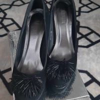 Официални черни токчета, снимка 2 - Дамски обувки на ток - 45700857