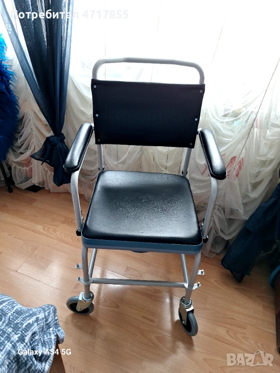 Инвалиден стол за тоалетна и баня, снимка 1