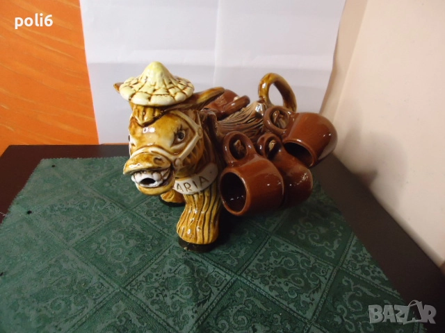 керамично шише магаре с 5 чашки,сервиз за ракия, снимка 1