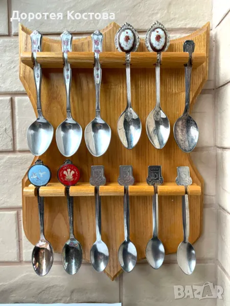 Красиви лъжички за чай/кафе с дървена стойка за стена от Англия, снимка 1